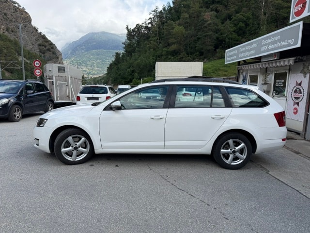 SKODA Octavia Combi 1.8 TSI Elegance DSG-image-3
