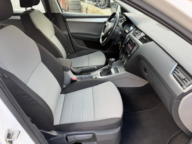SKODA Octavia Combi 1.8 TSI Elegance DSG-image-8