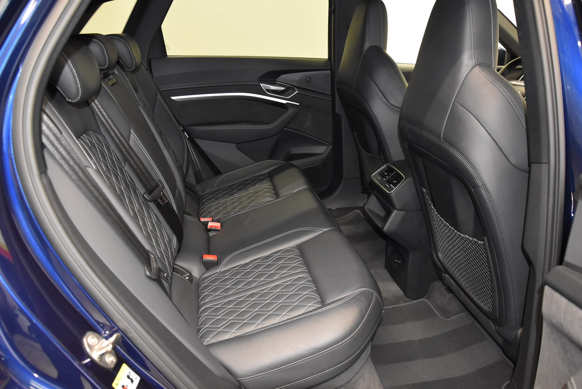 AUDI e-tron 55 S Line quattro-image-9