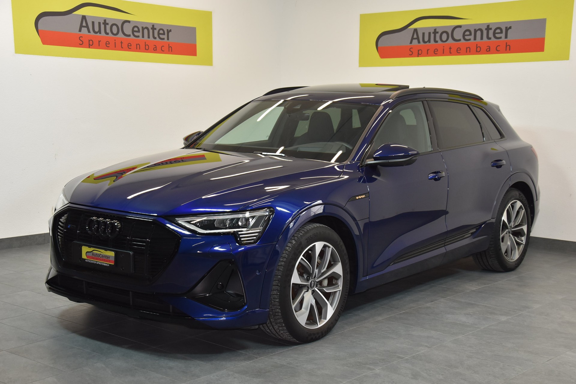 AUDI e-tron 55 S Line quattro-image-1
