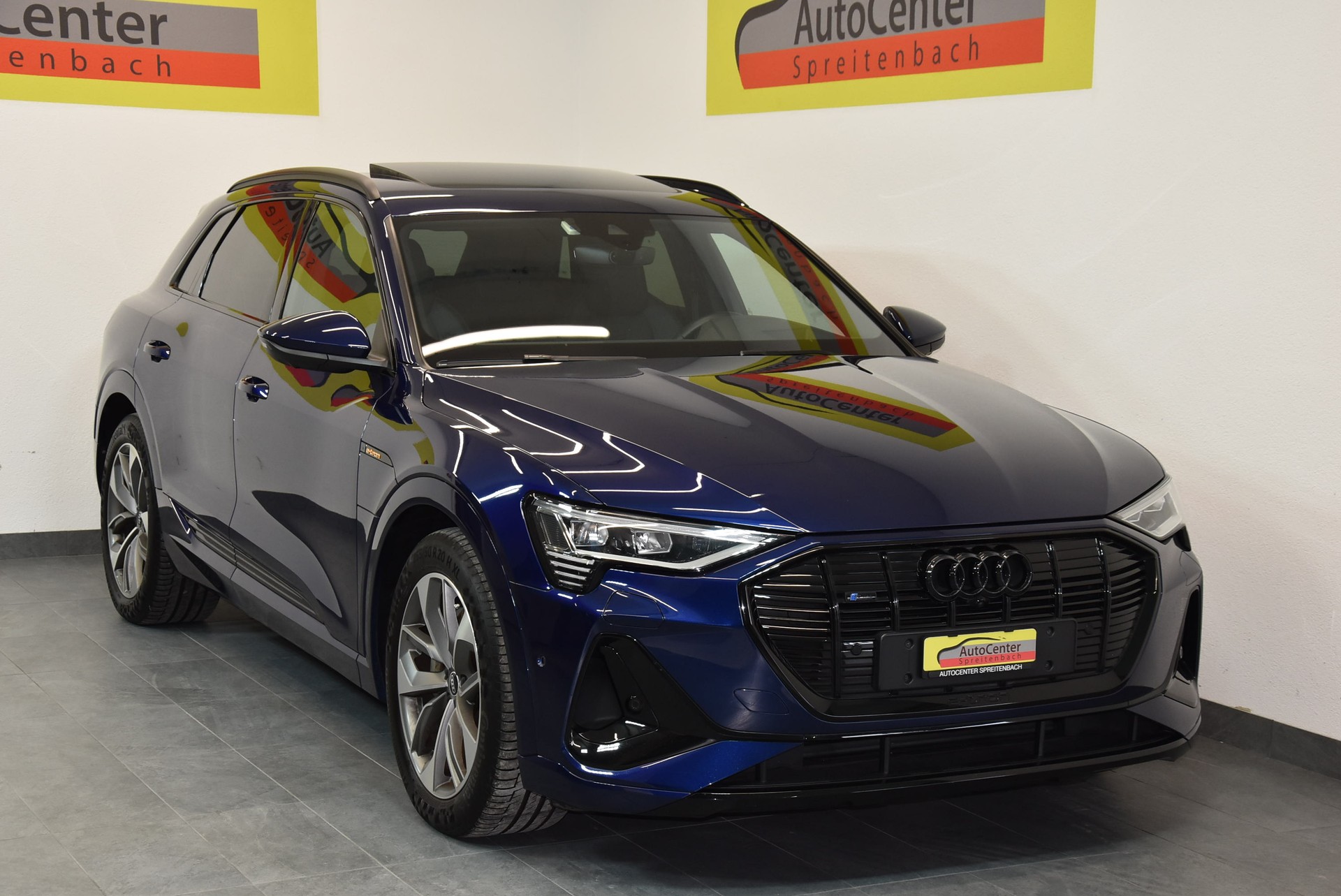 AUDI e-tron 55 S Line quattro-image-0