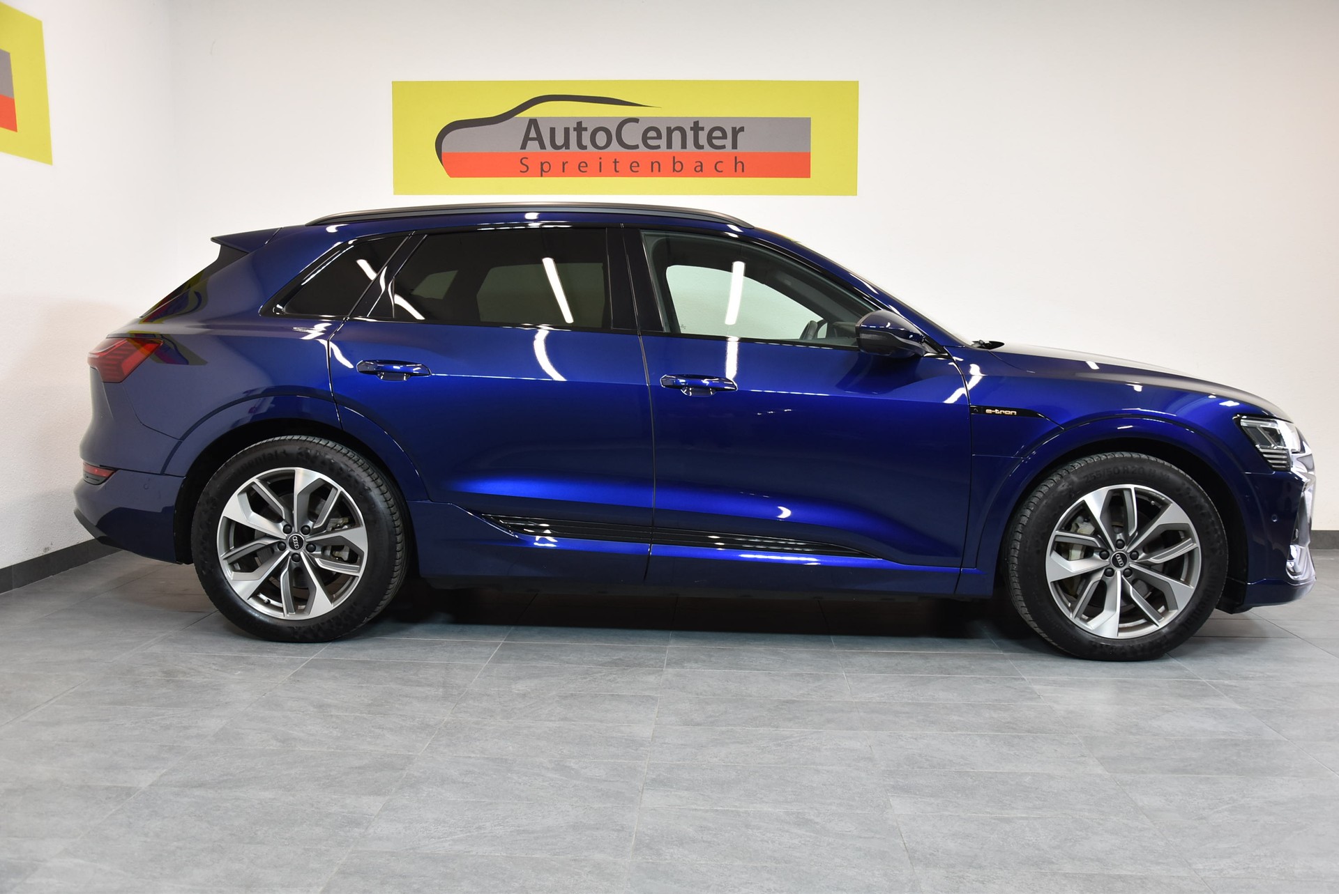 AUDI e-tron 55 S Line quattro-image-11