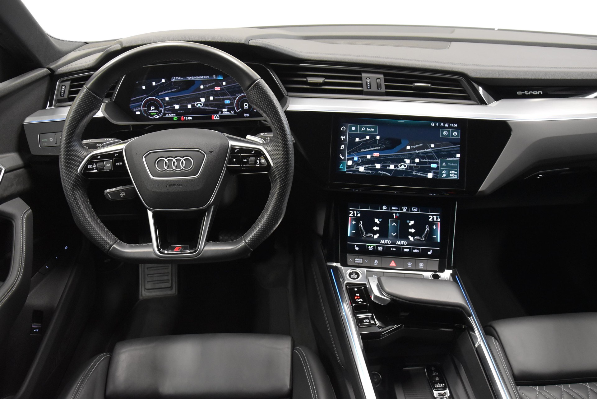 AUDI e-tron 55 S Line quattro-image-4