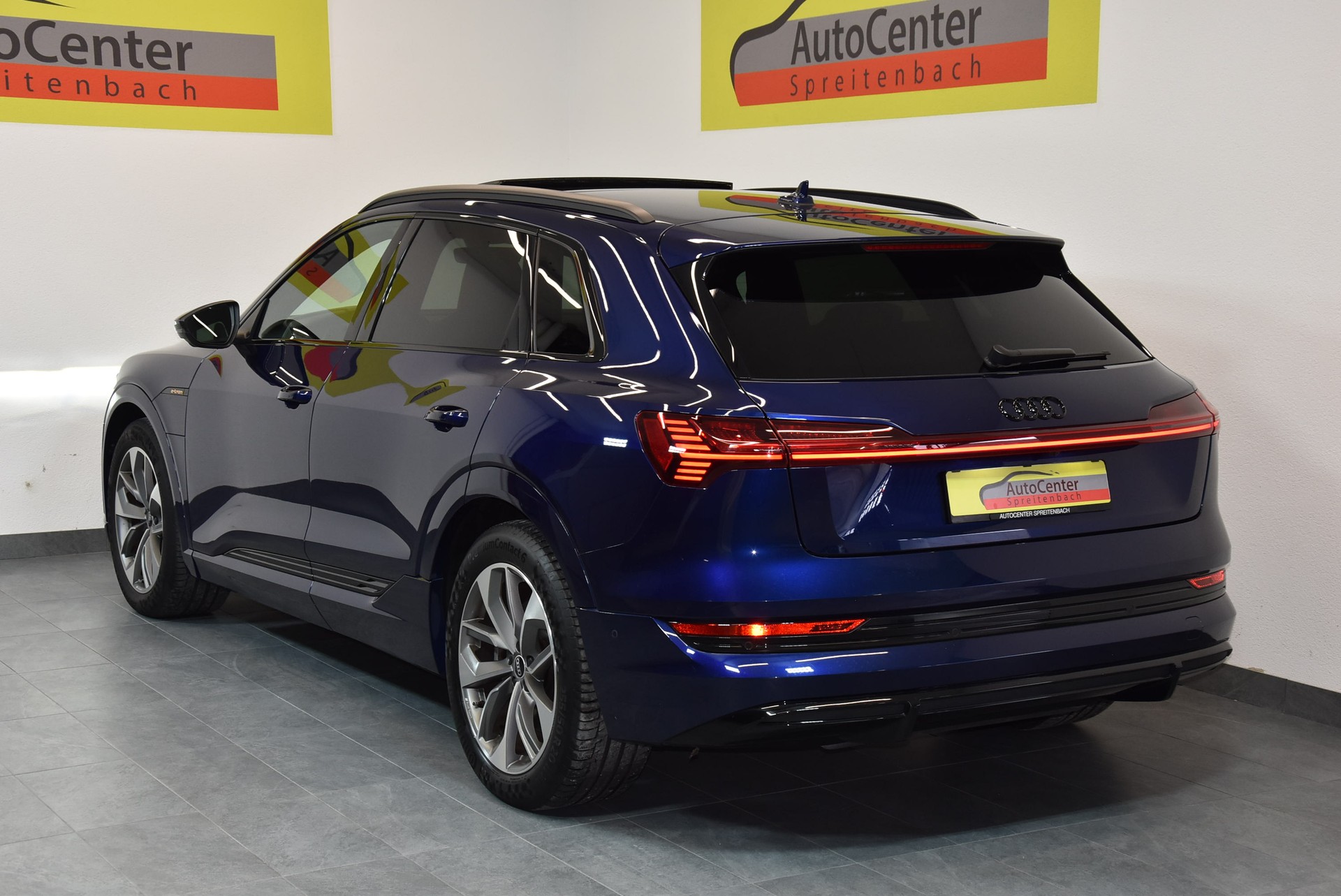 AUDI e-tron 55 S Line quattro-image-13
