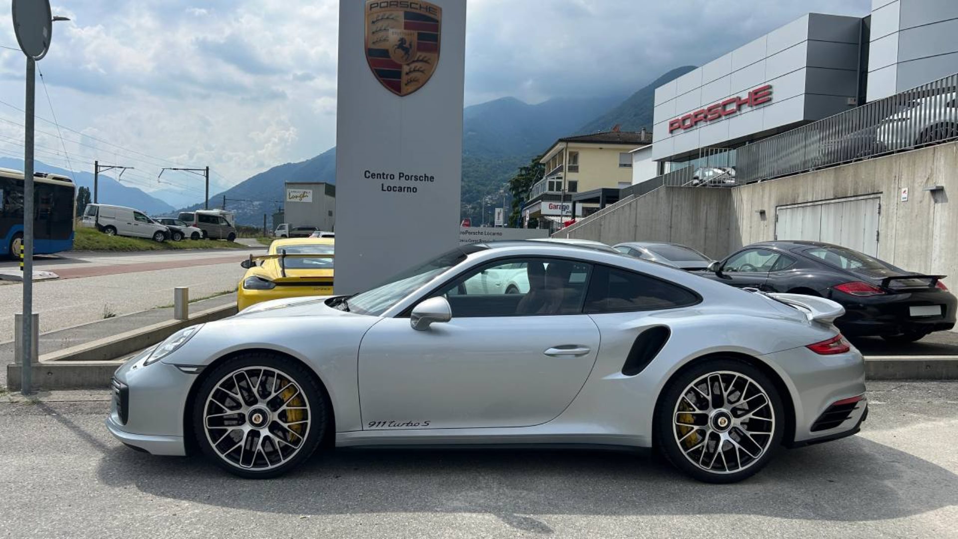 PORSCHE 911 Turbo S-image-0