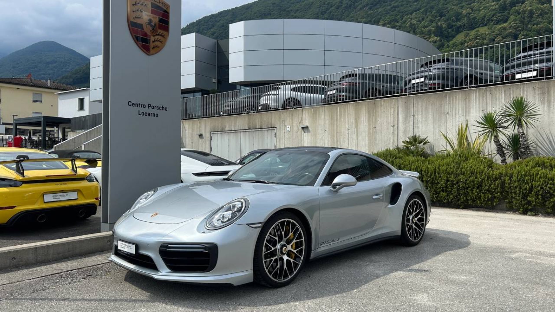 PORSCHE 911 Turbo S-image-1