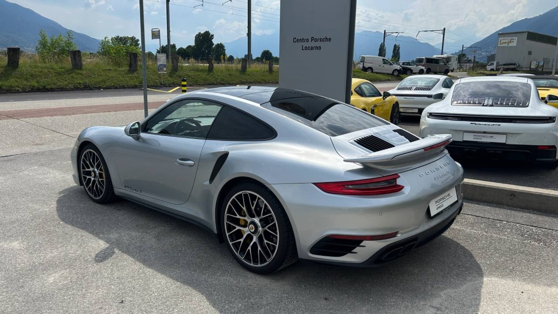 PORSCHE 911 Turbo S-image-5