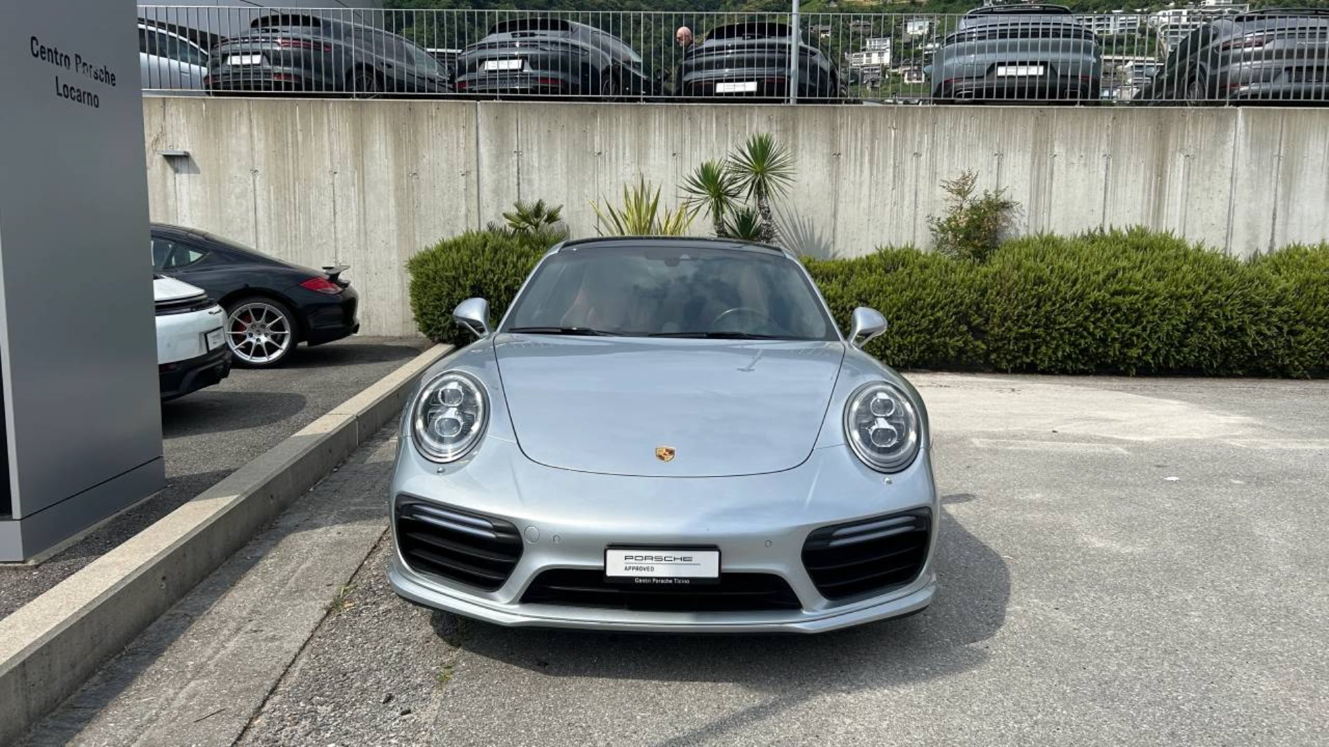 PORSCHE 911 Turbo S-image-2