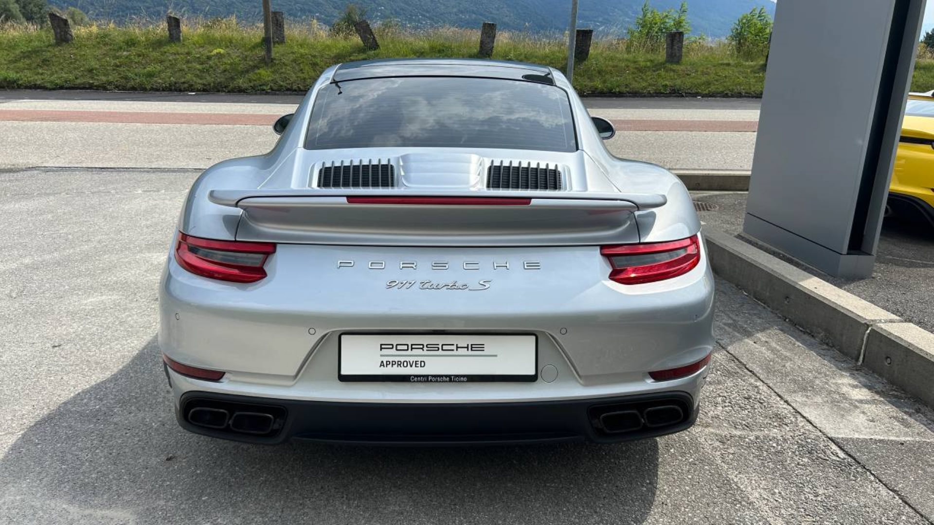 PORSCHE 911 Turbo S-image-6