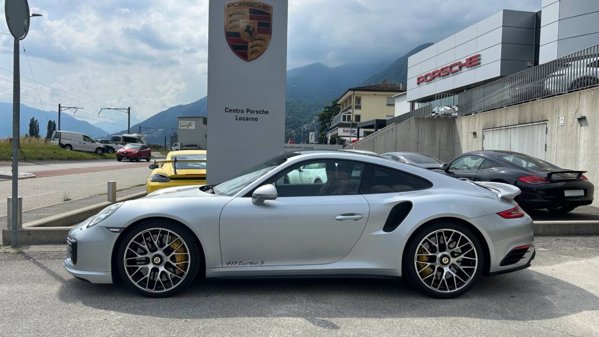 PORSCHE 911 Turbo S-image-7