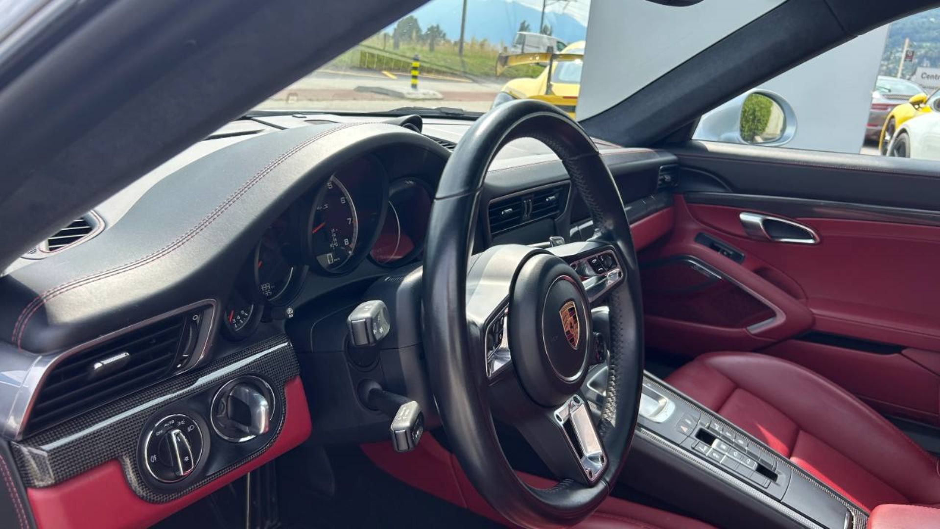 PORSCHE 911 Turbo S-image-10