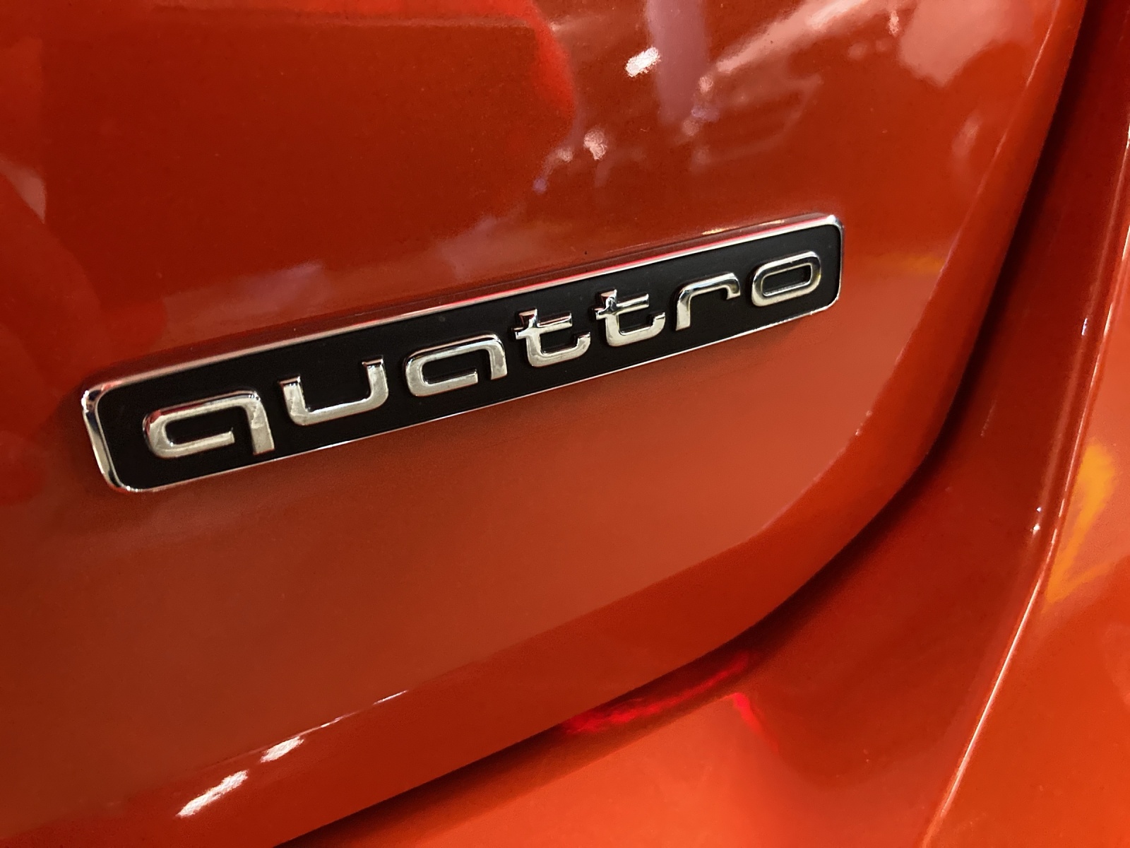 AUDI Q2 2.0 TFSI sport quattro S-tronic-image-13
