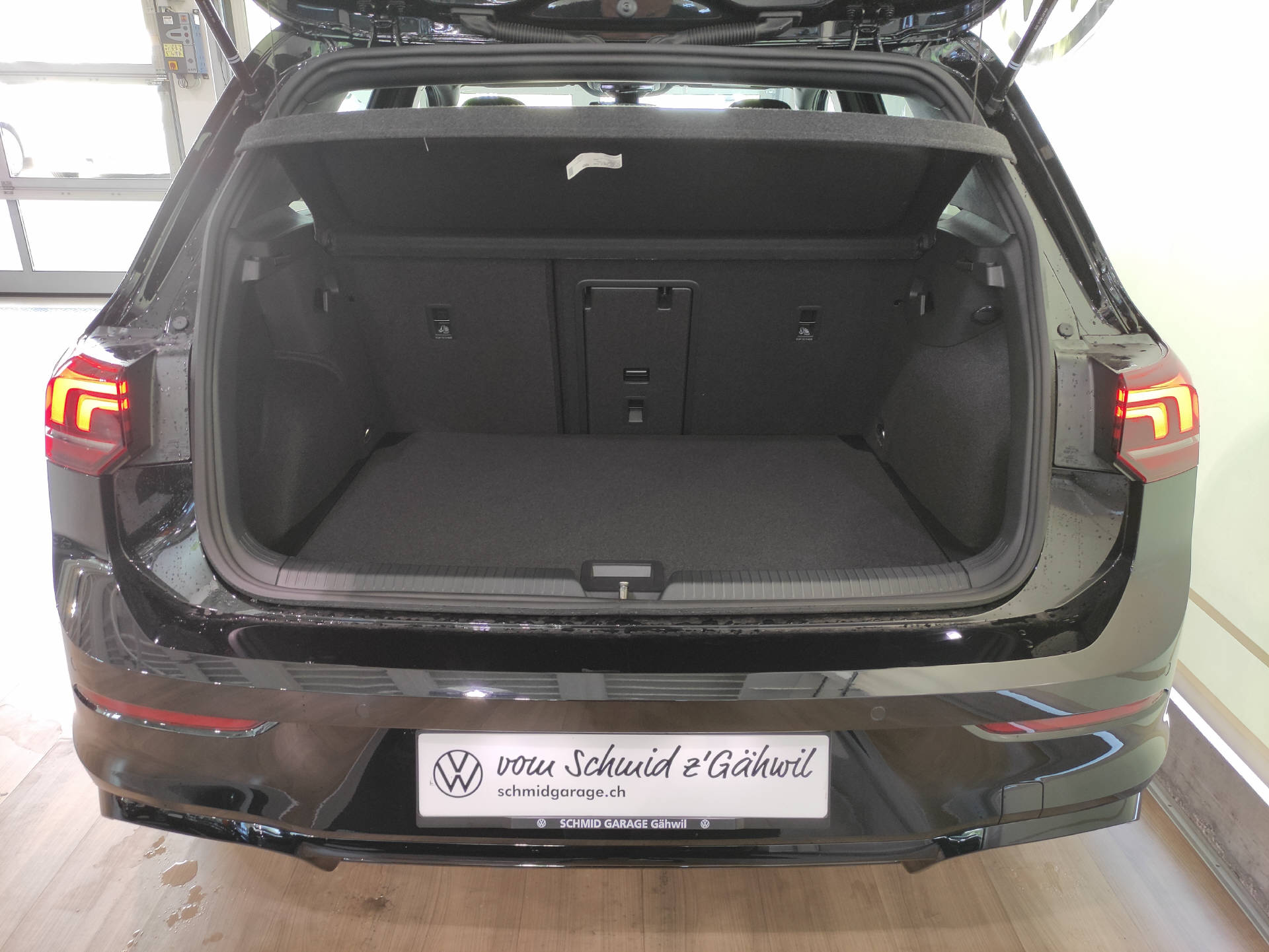 VW Golf VIII 1.5 eTSI R-Line DSG-image-13