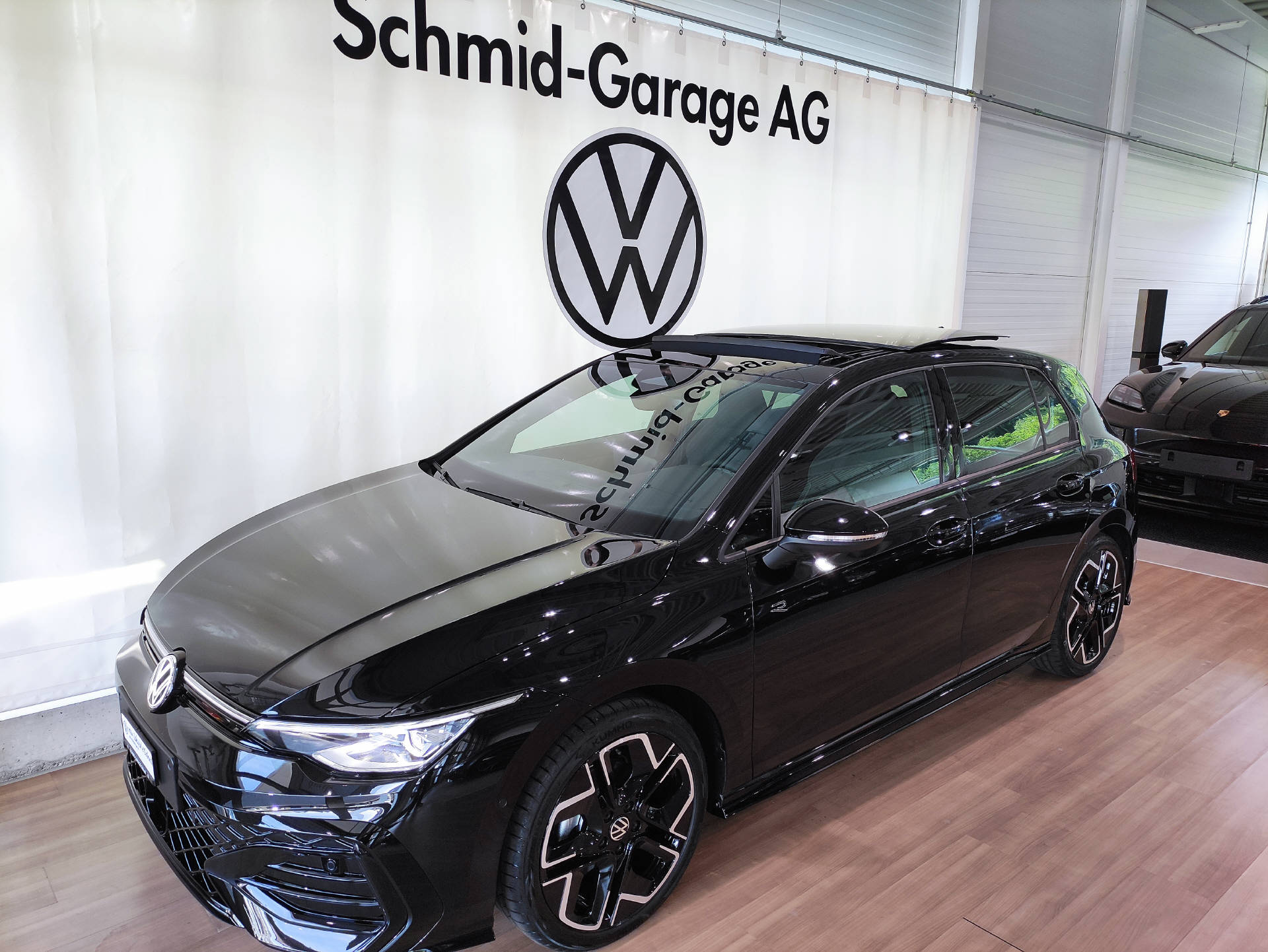 VW Golf VIII 1.5 eTSI R-Line DSG-image-0