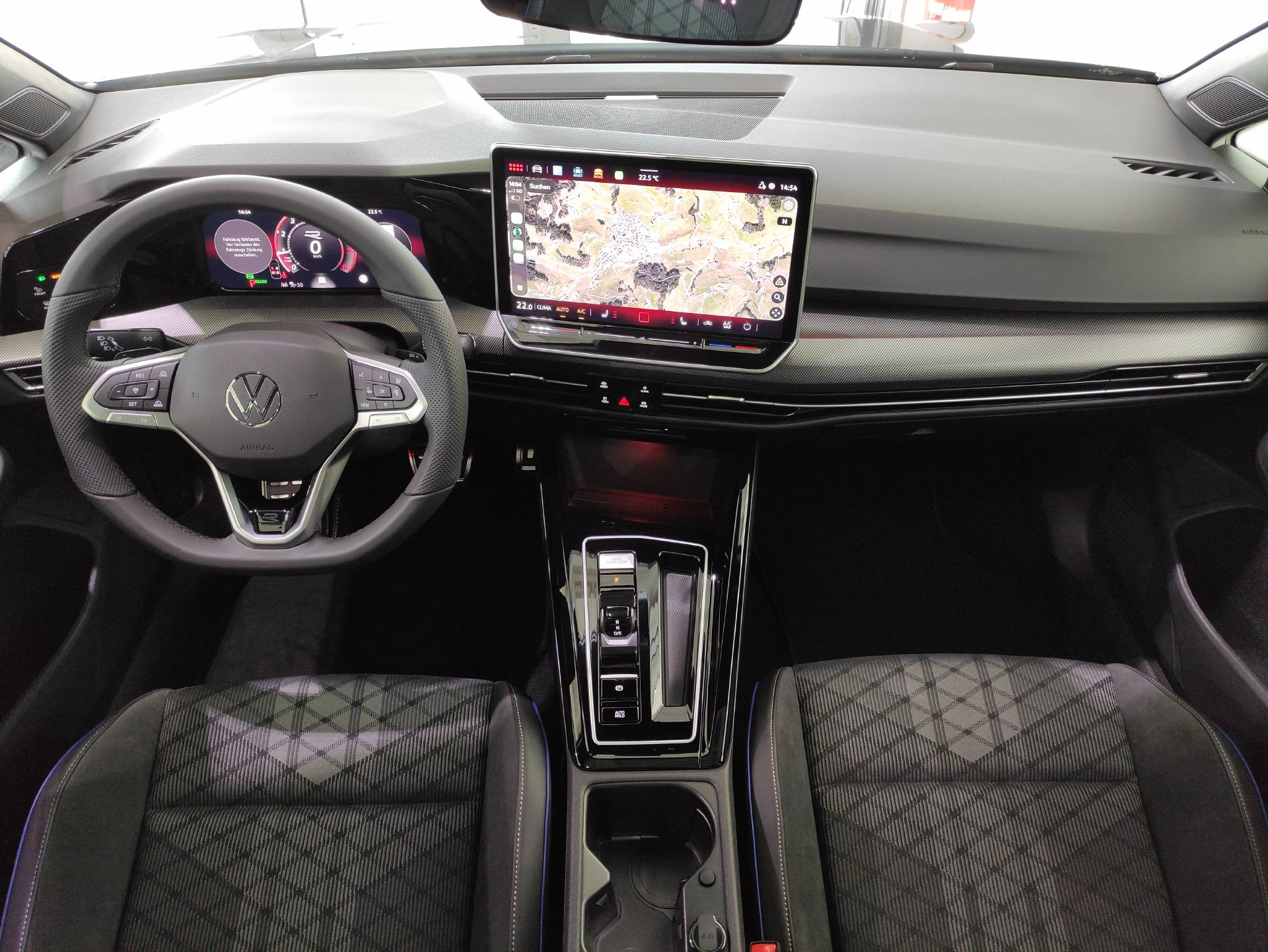 VW Golf VIII 1.5 eTSI R-Line DSG-image-12