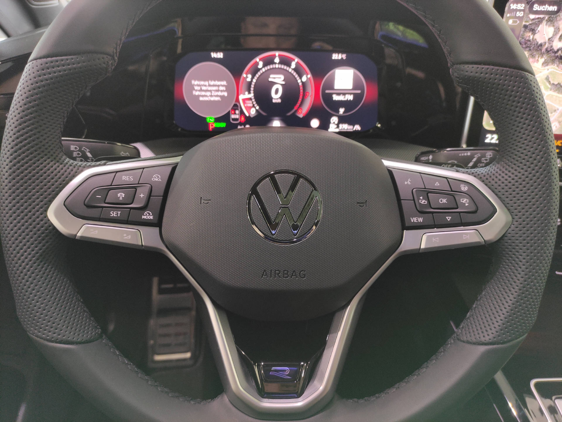 VW Golf VIII 1.5 eTSI R-Line DSG-image-5