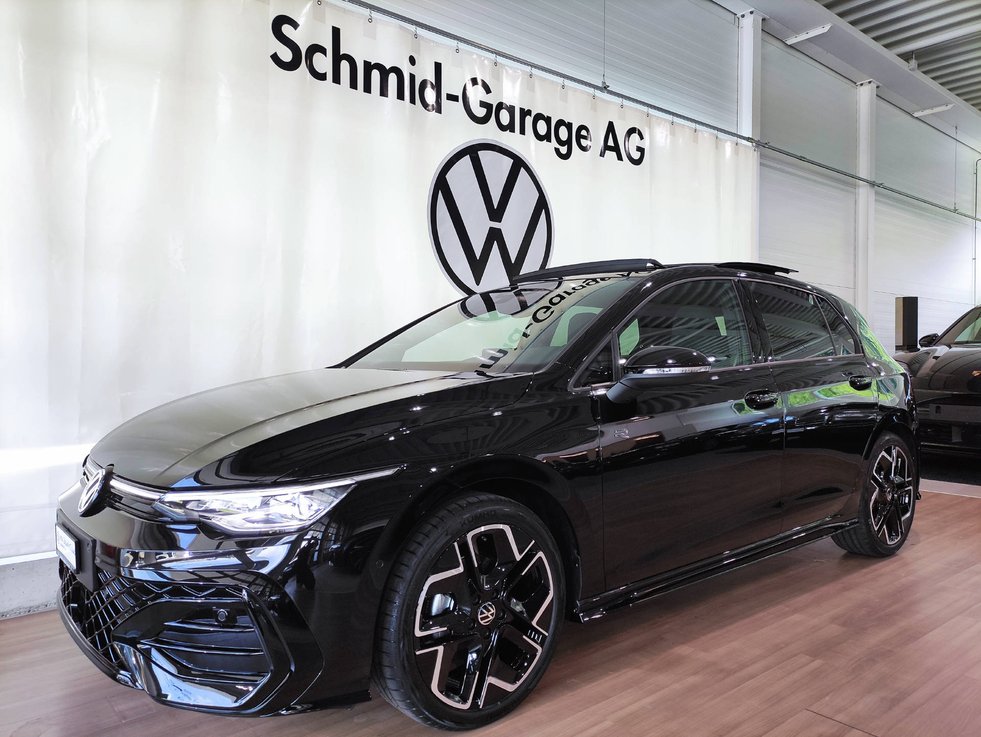 VW Golf VIII 1.5 eTSI R-Line DSG-image-1