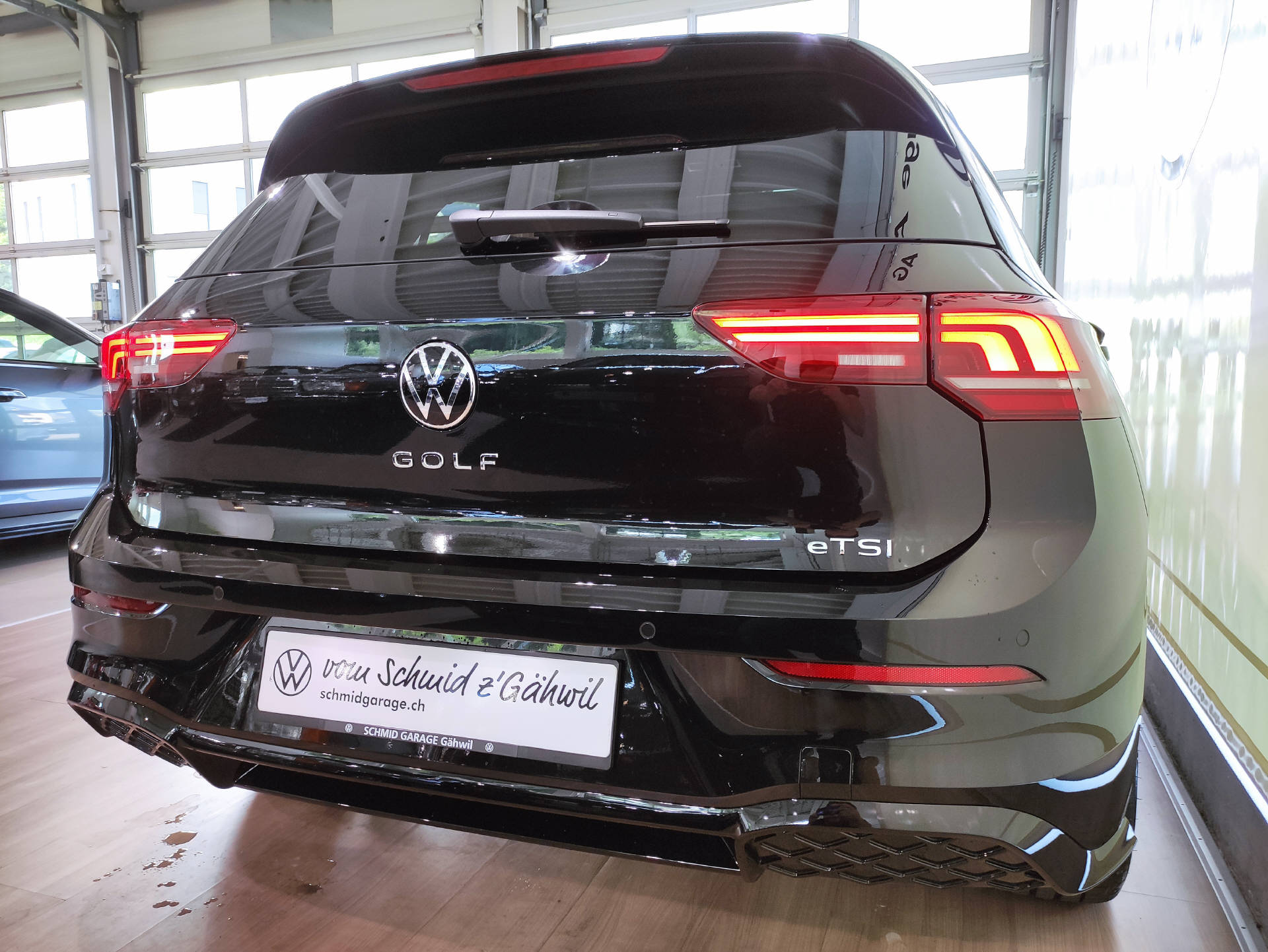 VW Golf VIII 1.5 eTSI R-Line DSG-image-14
