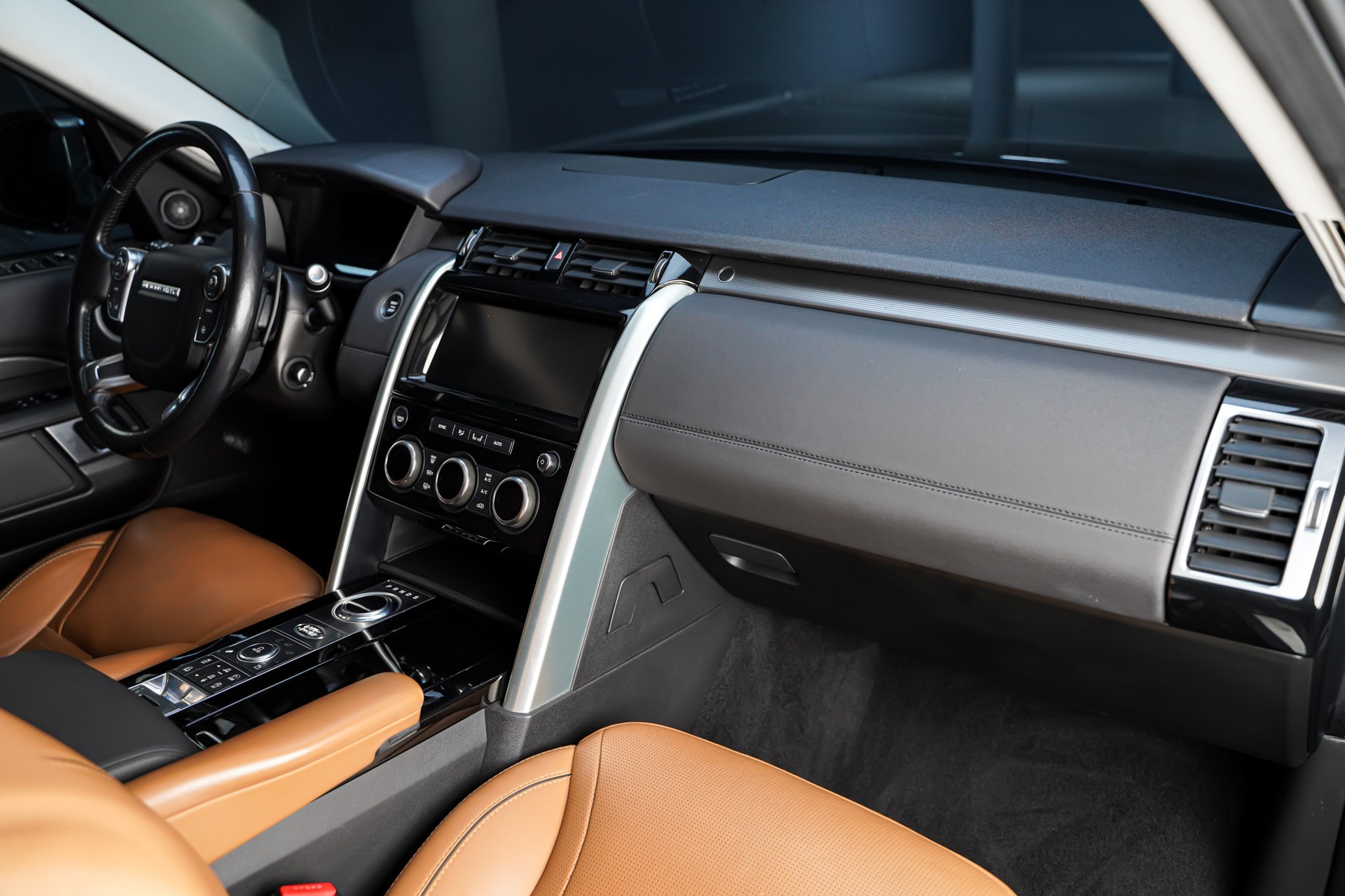 LAND ROVER Discovery 2.0 SD4 HSE Automatic-image-17