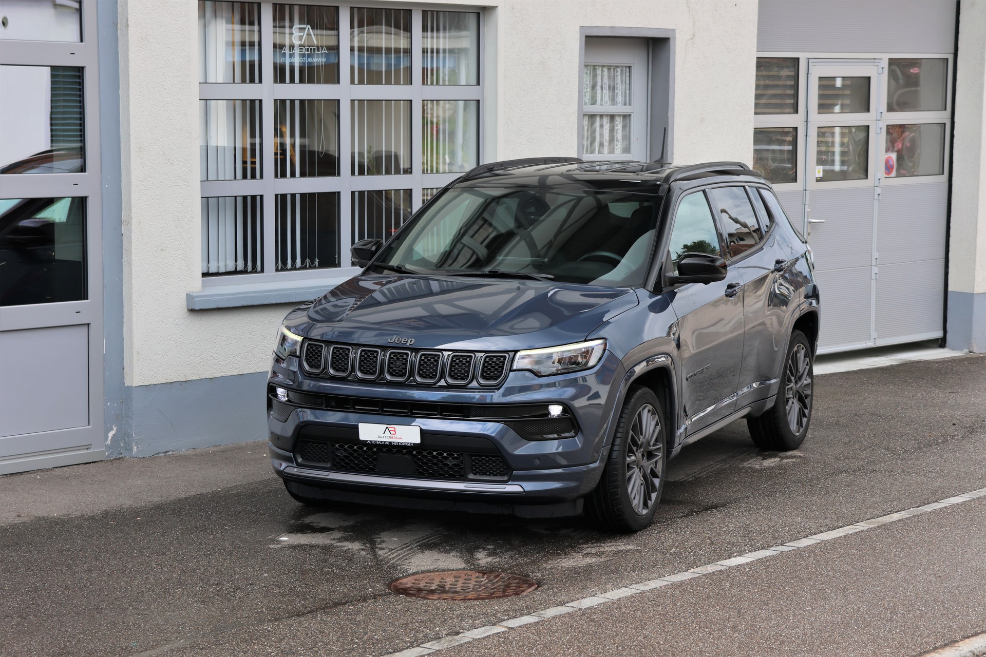 JEEP Compass 4x2 1.3 Turbo S DKG (CH)-image-0