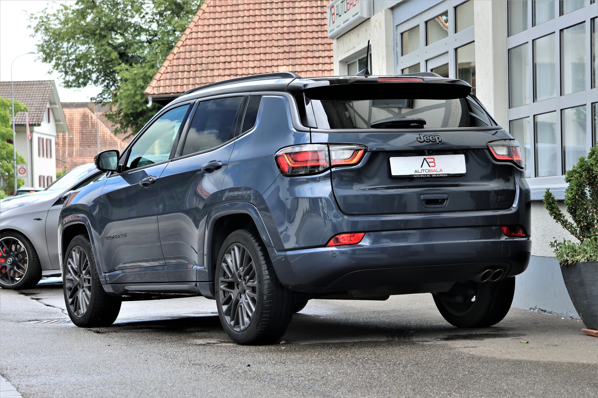 JEEP Compass 4x2 1.3 Turbo S DKG (CH)-image-2