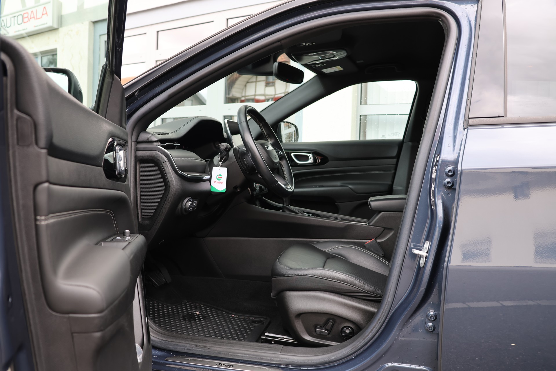 JEEP Compass 4x2 1.3 Turbo S DKG (CH)-image-8