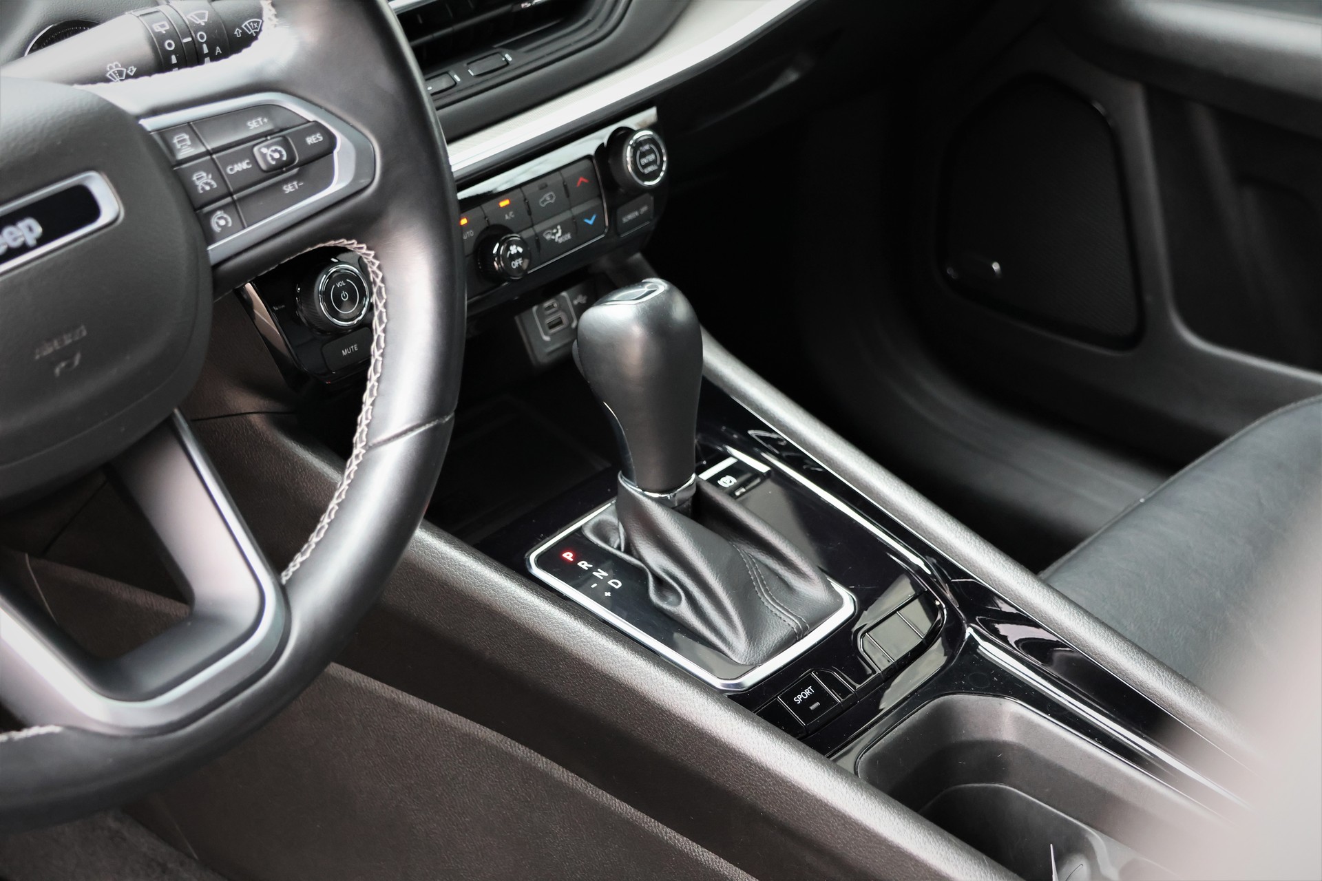 JEEP Compass 4x2 1.3 Turbo S DKG (CH)-image-10