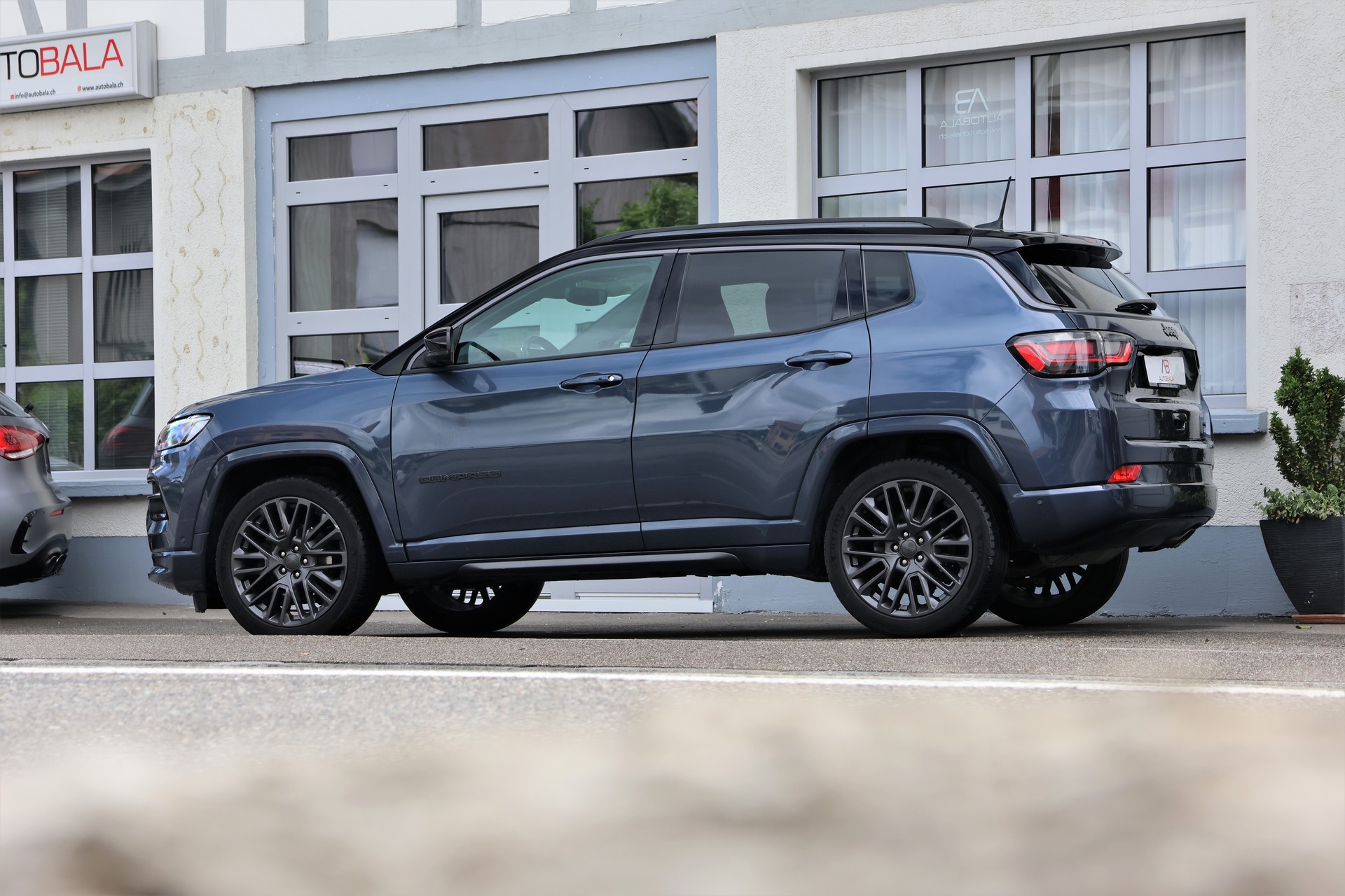 JEEP Compass 4x2 1.3 Turbo S DKG (CH)-image-3