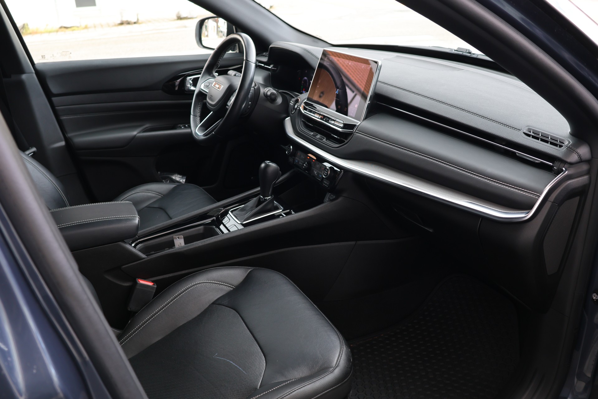 JEEP Compass 4x2 1.3 Turbo S DKG (CH)-image-17