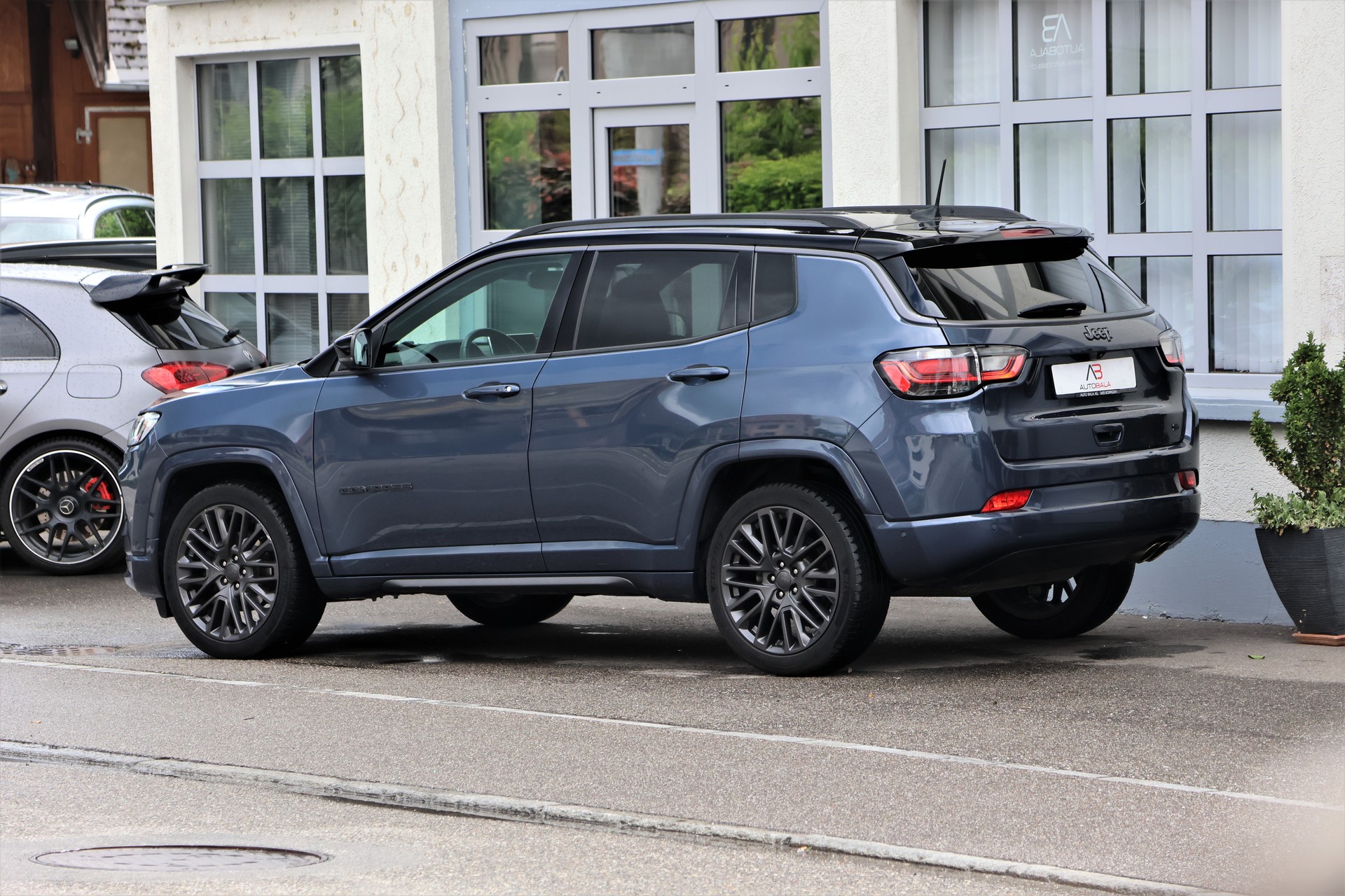 JEEP Compass 4x2 1.3 Turbo S DKG (CH)-image-4