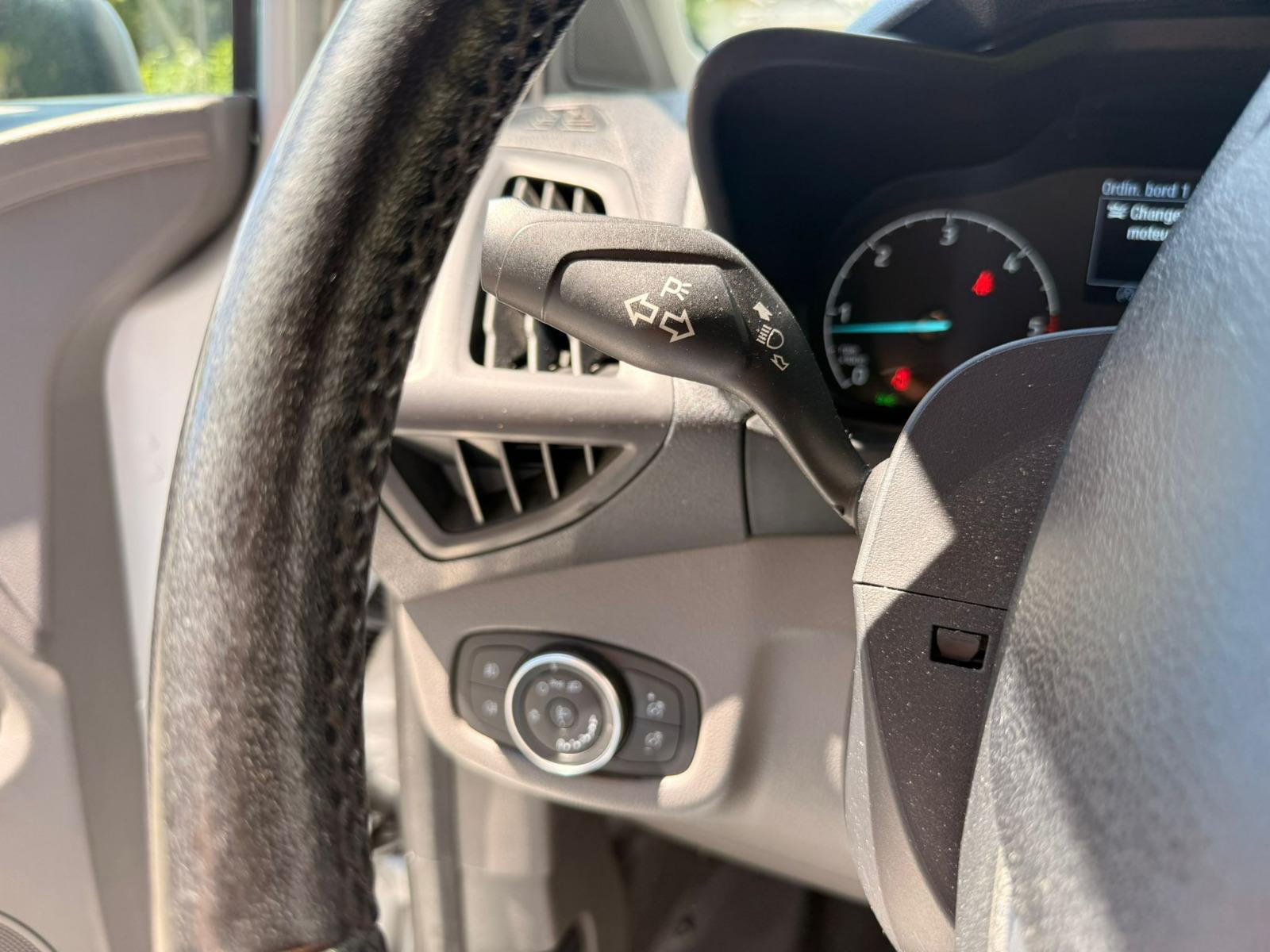 FORD Transit Connect Van T230 DCIV 1.5 EcoBlue Ambi. A-image-18