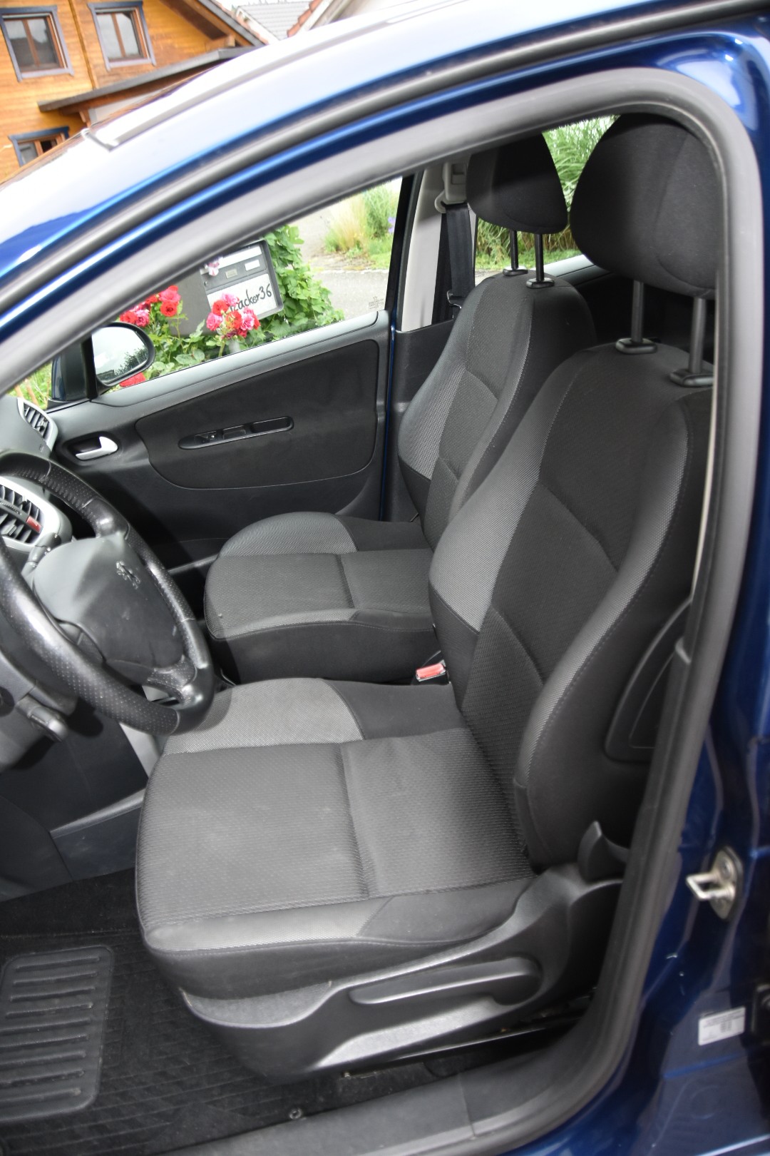 PEUGEOT 1.4 16V 95 Active-image-5