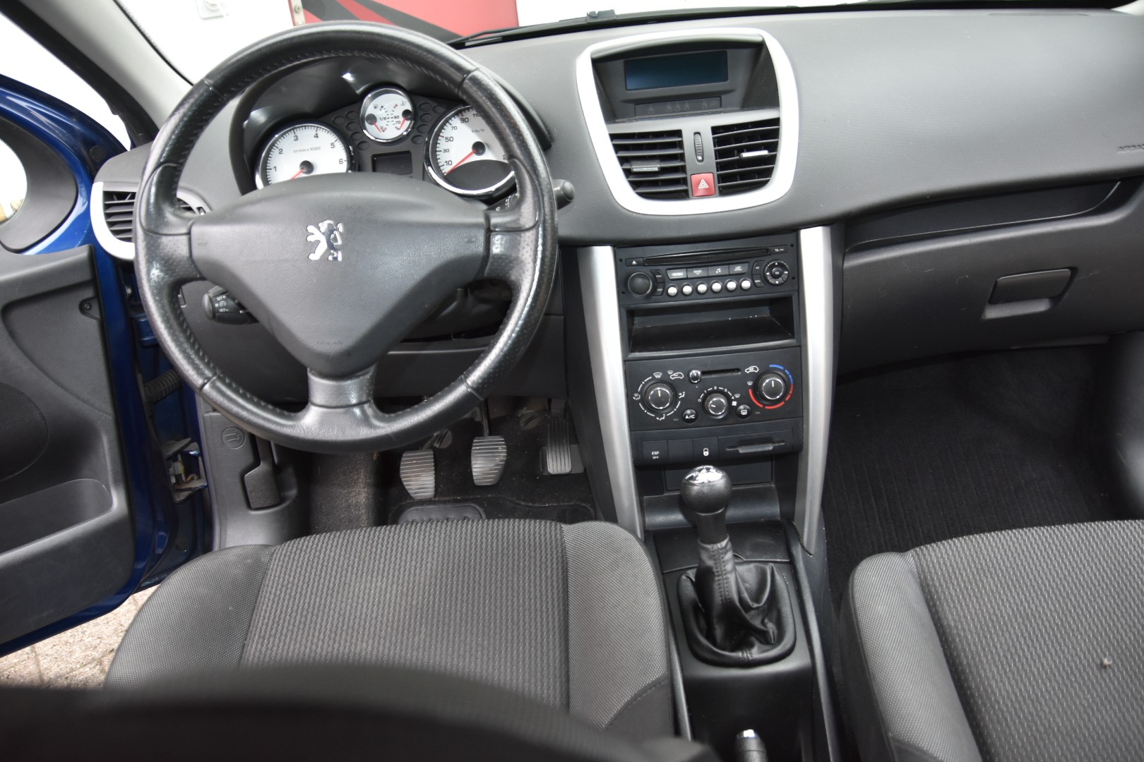 PEUGEOT 1.4 16V 95 Active-image-4