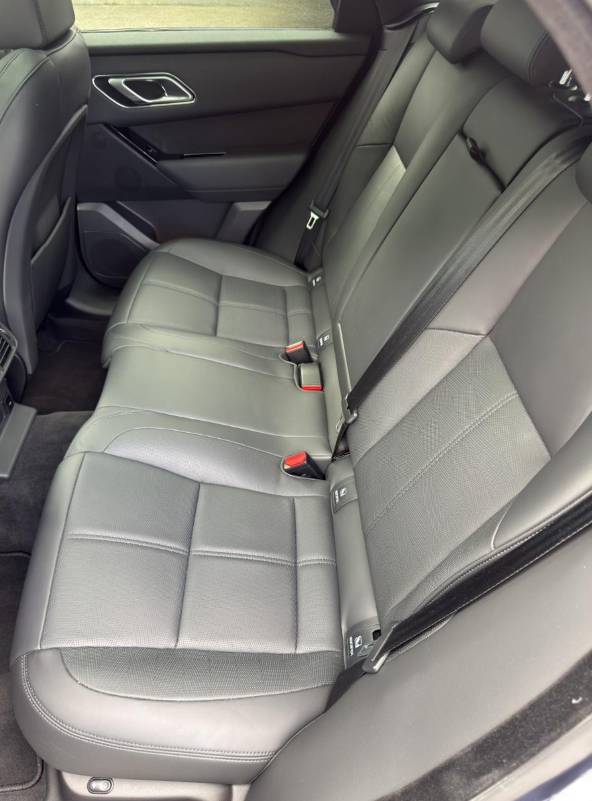 LAND ROVER Range Rover Velar Auto-Dynamic P400e 2.0 I4 PHEV HSE Automatic-image-16