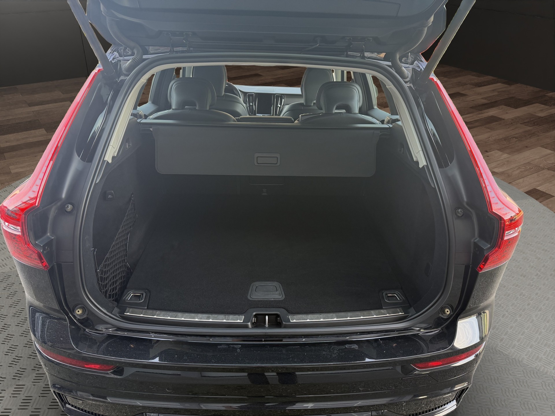 VOLVO XC60 B4 Diesel Mild Hybrid AWD Plus Dark Geartronic-image-5