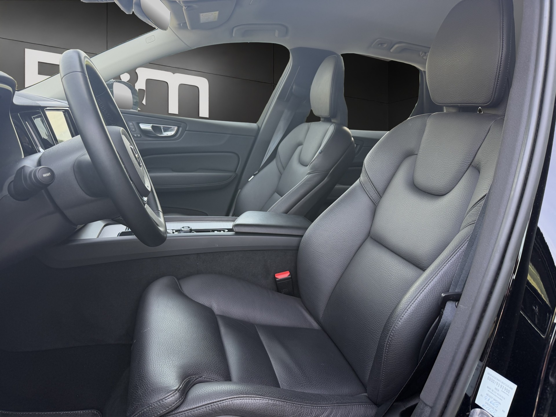 VOLVO XC60 B4 Diesel Mild Hybrid AWD Plus Dark Geartronic-image-7