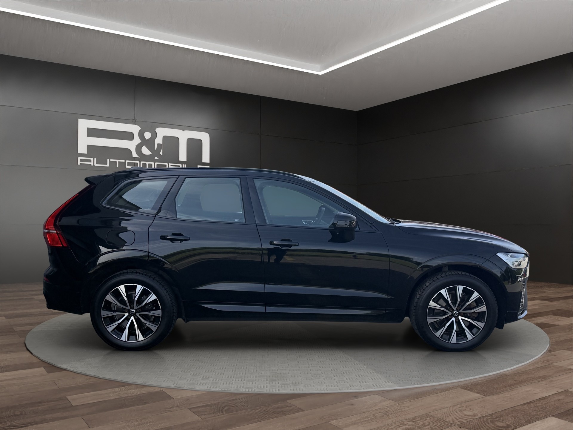 VOLVO XC60 B4 Diesel Mild Hybrid AWD Plus Dark Geartronic-image-2