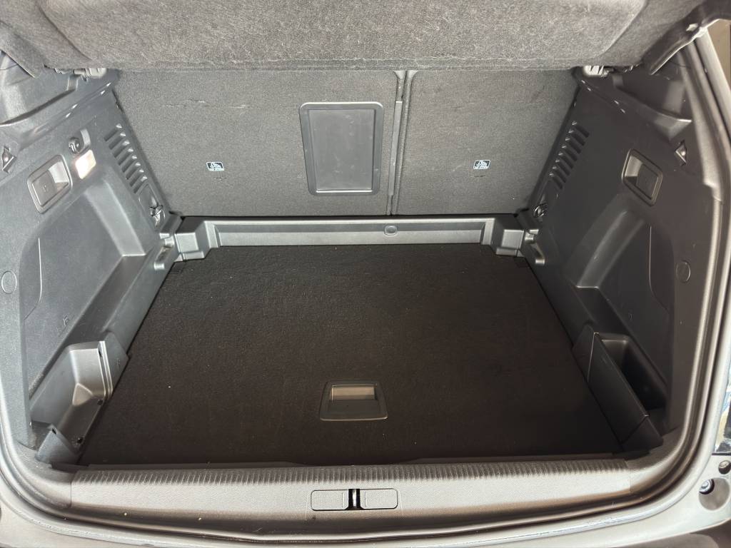 PEUGEOT 3008 2.0 BlueHDi GT EAT-image-11
