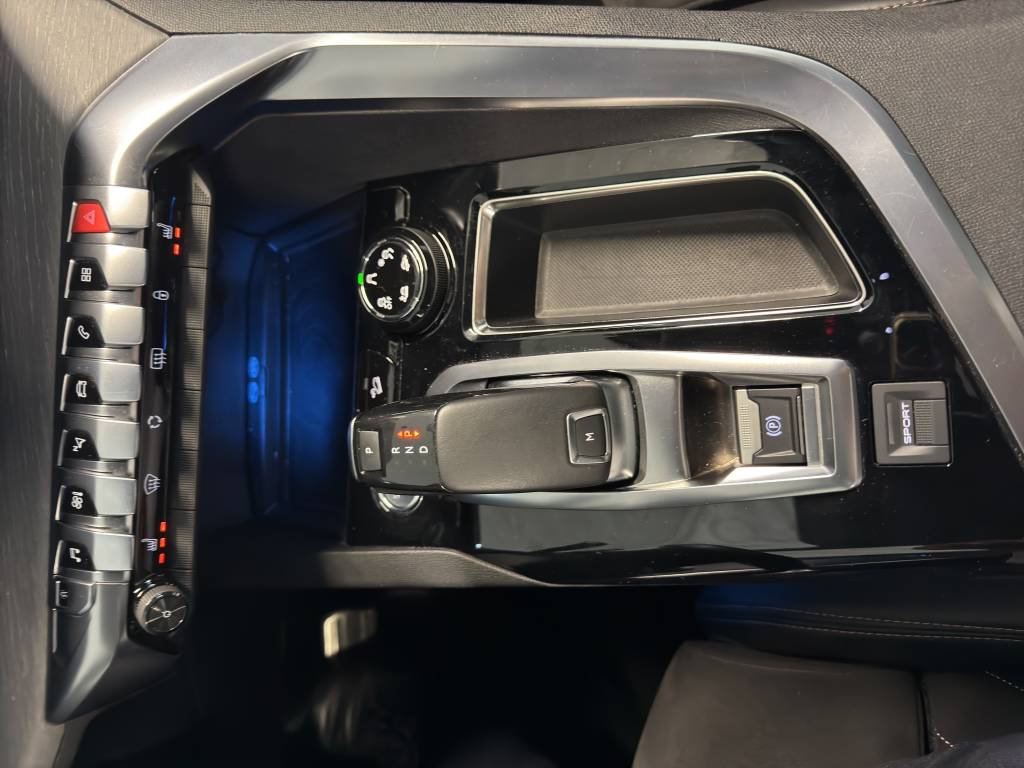 PEUGEOT 3008 2.0 BlueHDi GT EAT-image-10