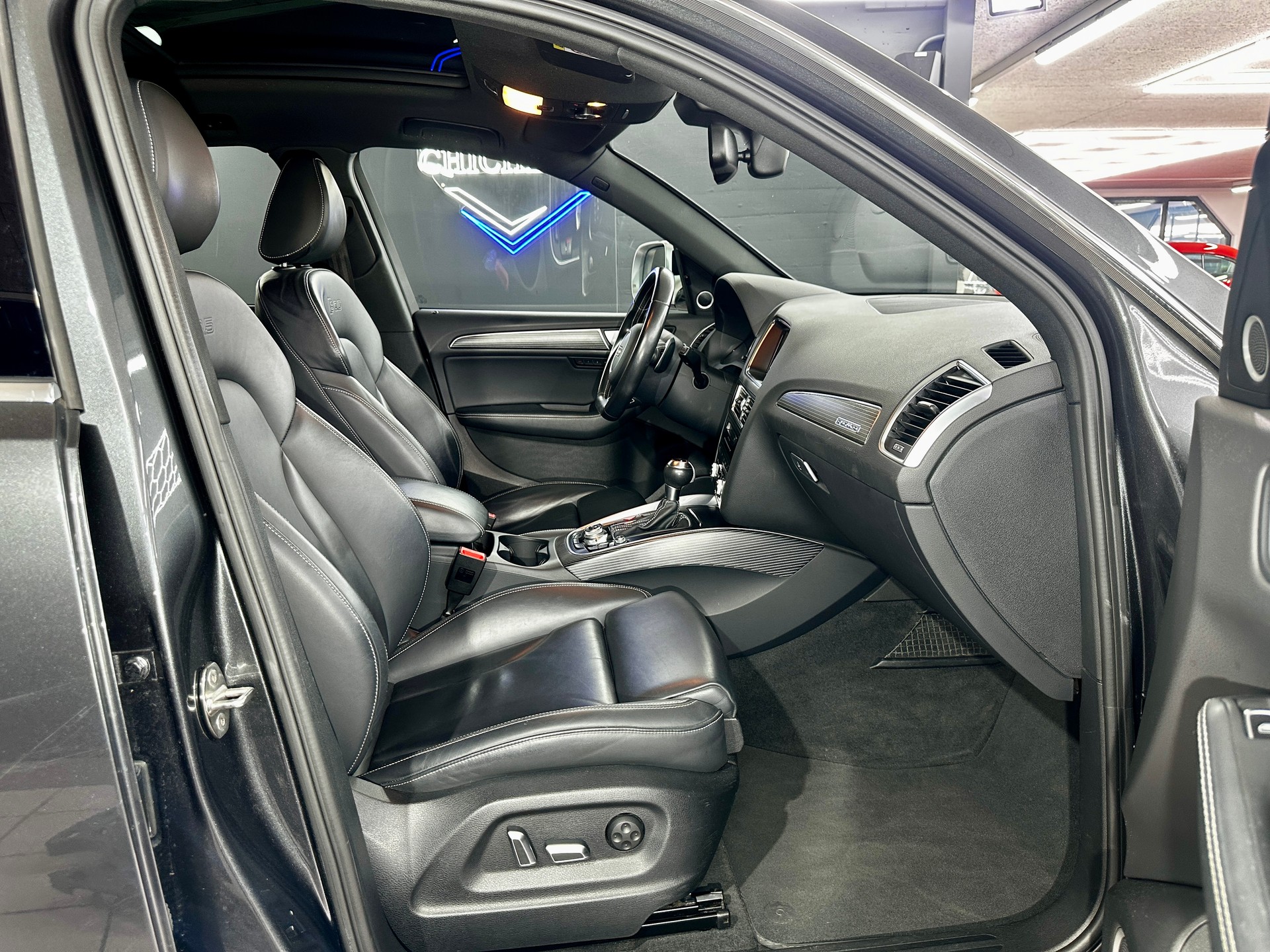 AUDI SQ5 3.0 TDI quattro tiptronic-image-14