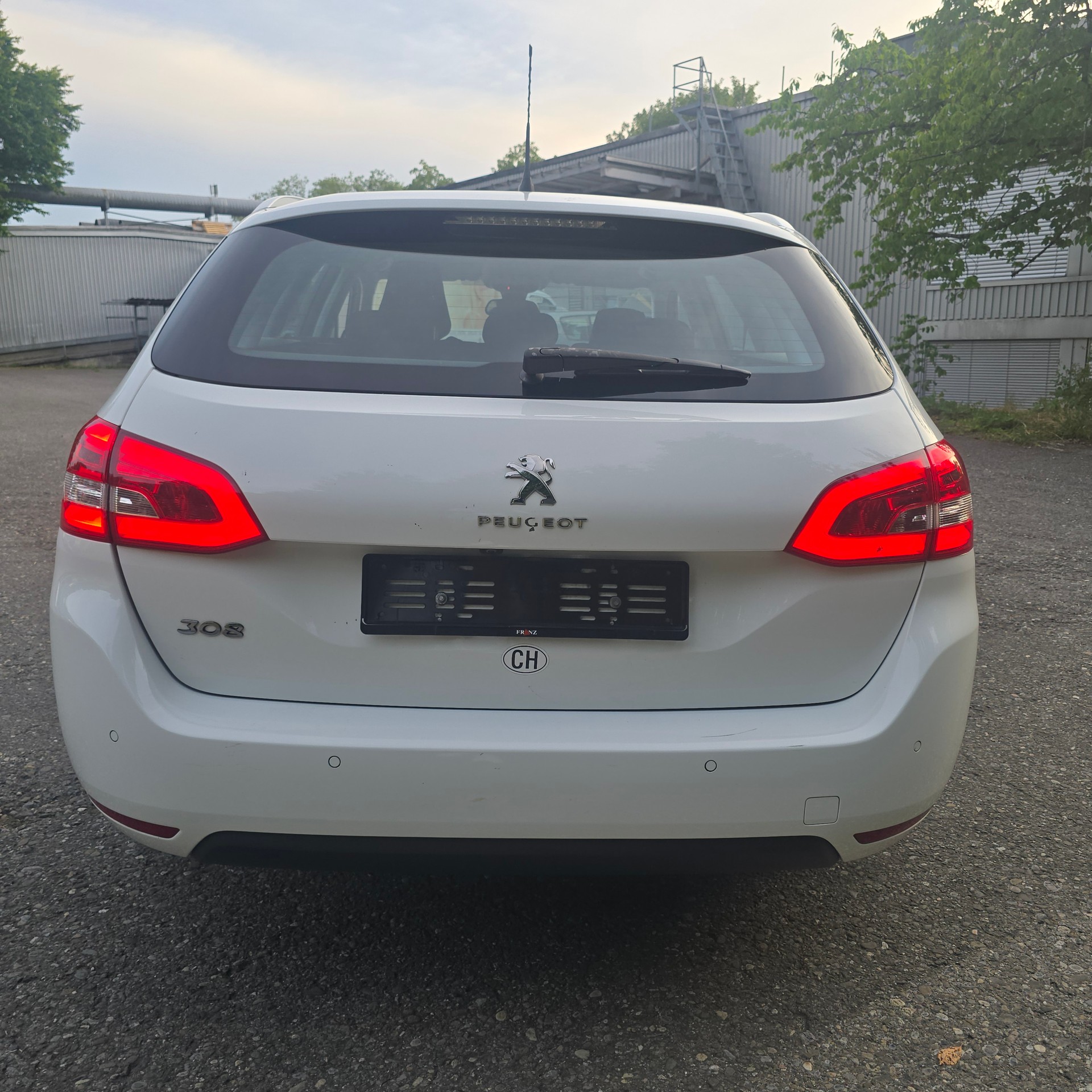 PEUGEOT 308 SW 1.5 BlueHDI Active EAT8-image-6