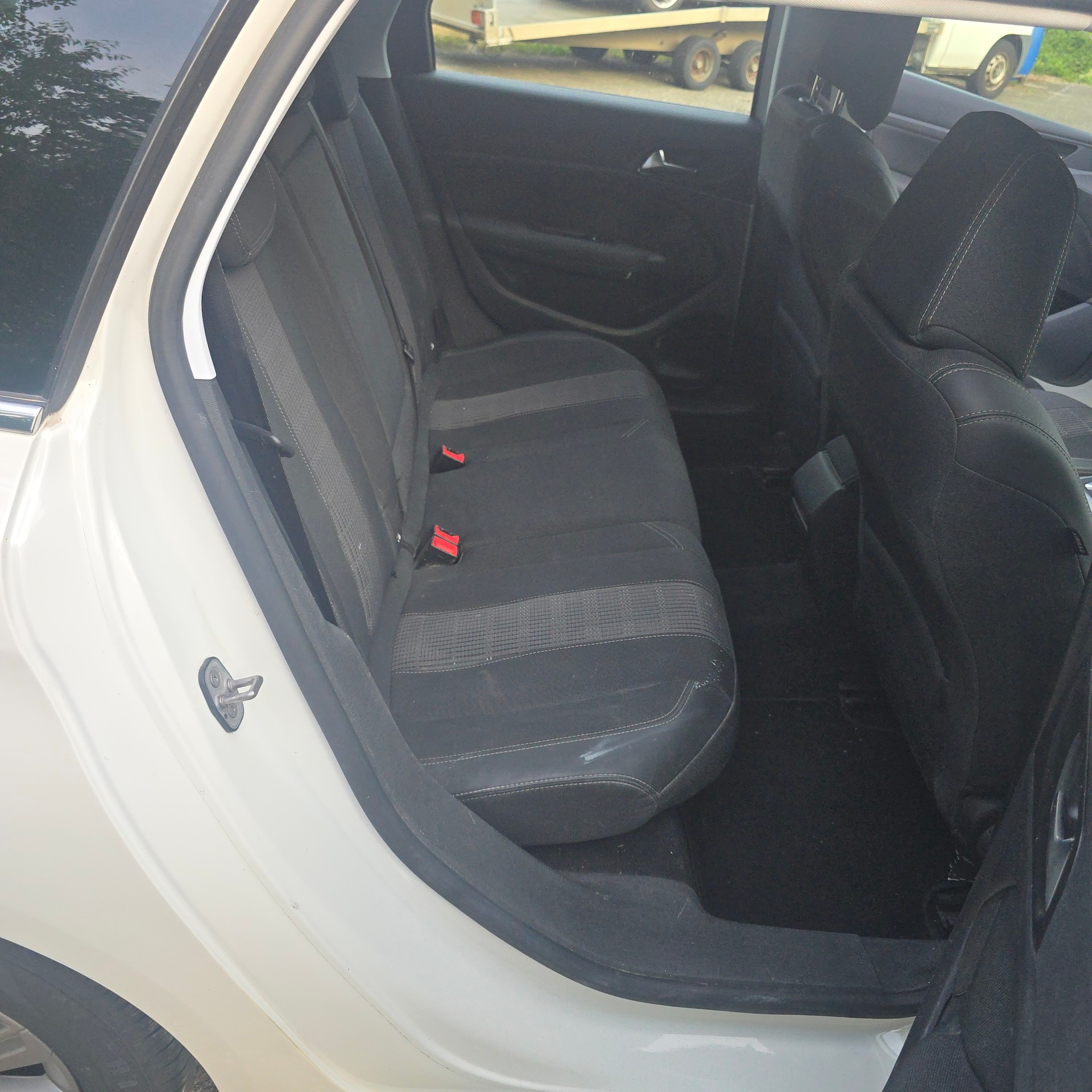 PEUGEOT 308 SW 1.5 BlueHDI Active EAT8-image-7