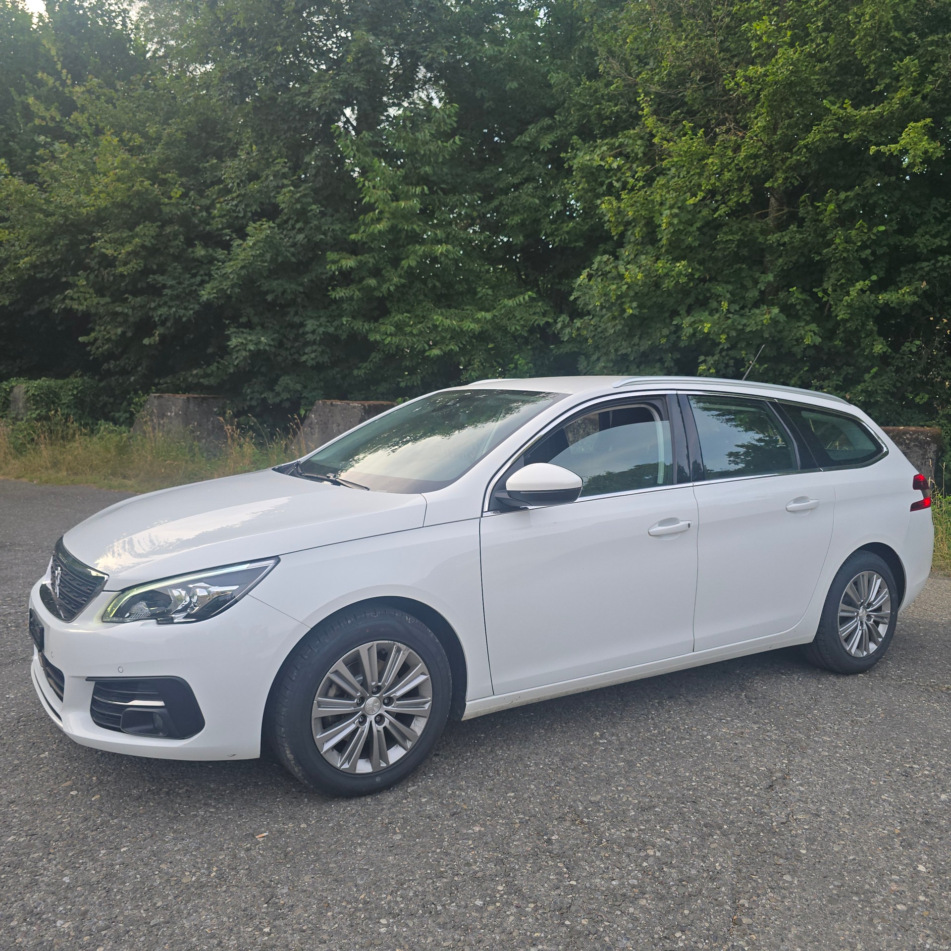 PEUGEOT 308 SW 1.5 BlueHDI Active EAT8-image-0