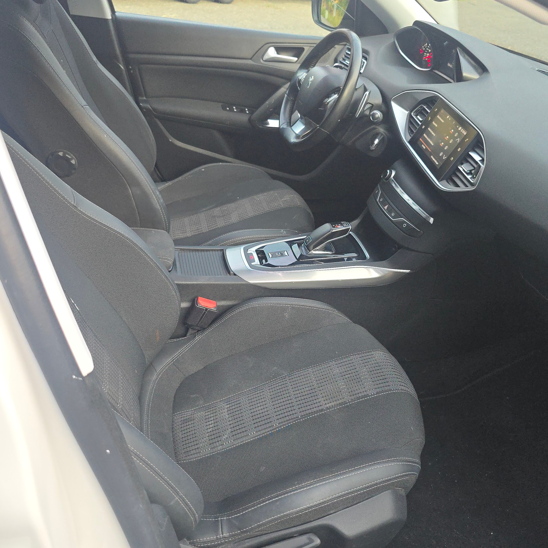 PEUGEOT 308 SW 1.5 BlueHDI Active EAT8-image-12