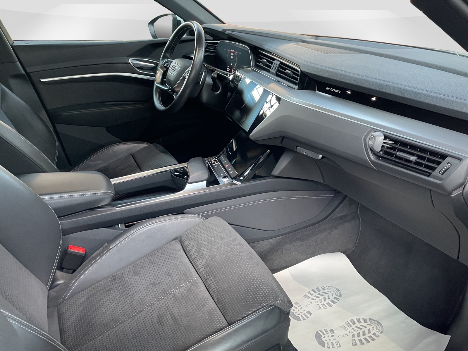 AUDI e-tron 55 Advanced quattro-image-8