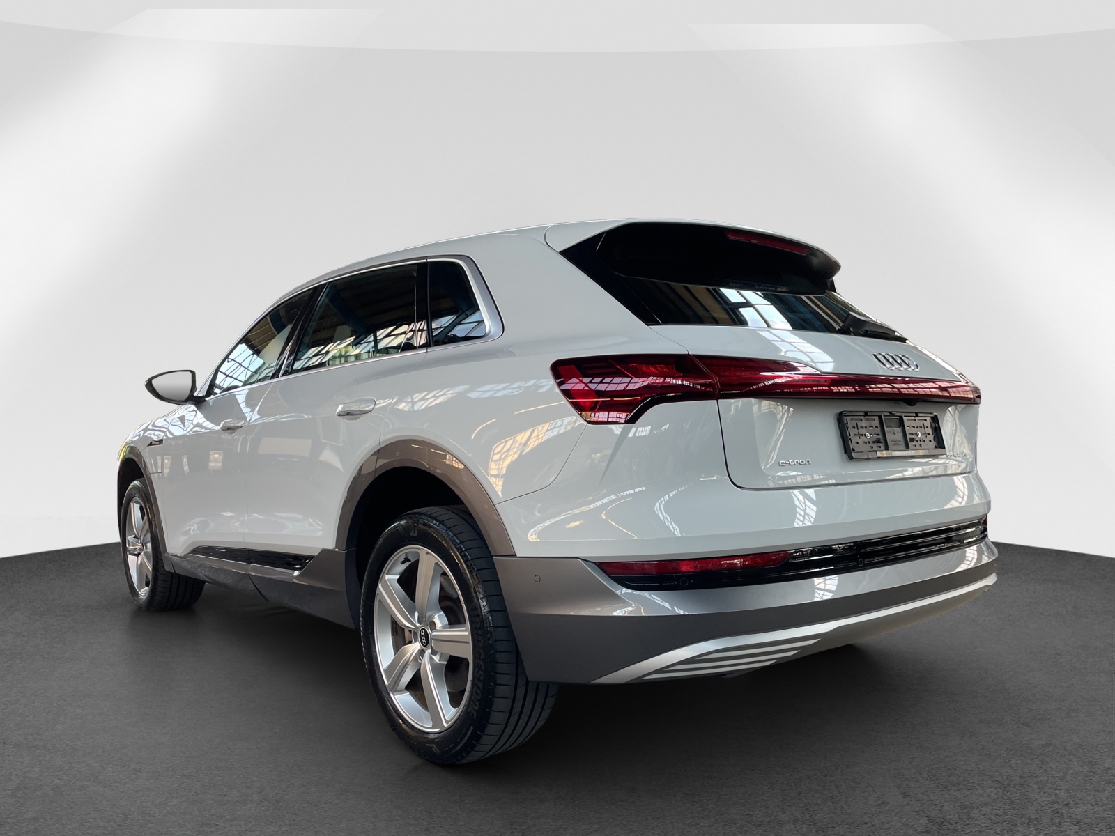 AUDI e-tron 55 Advanced quattro-image-3