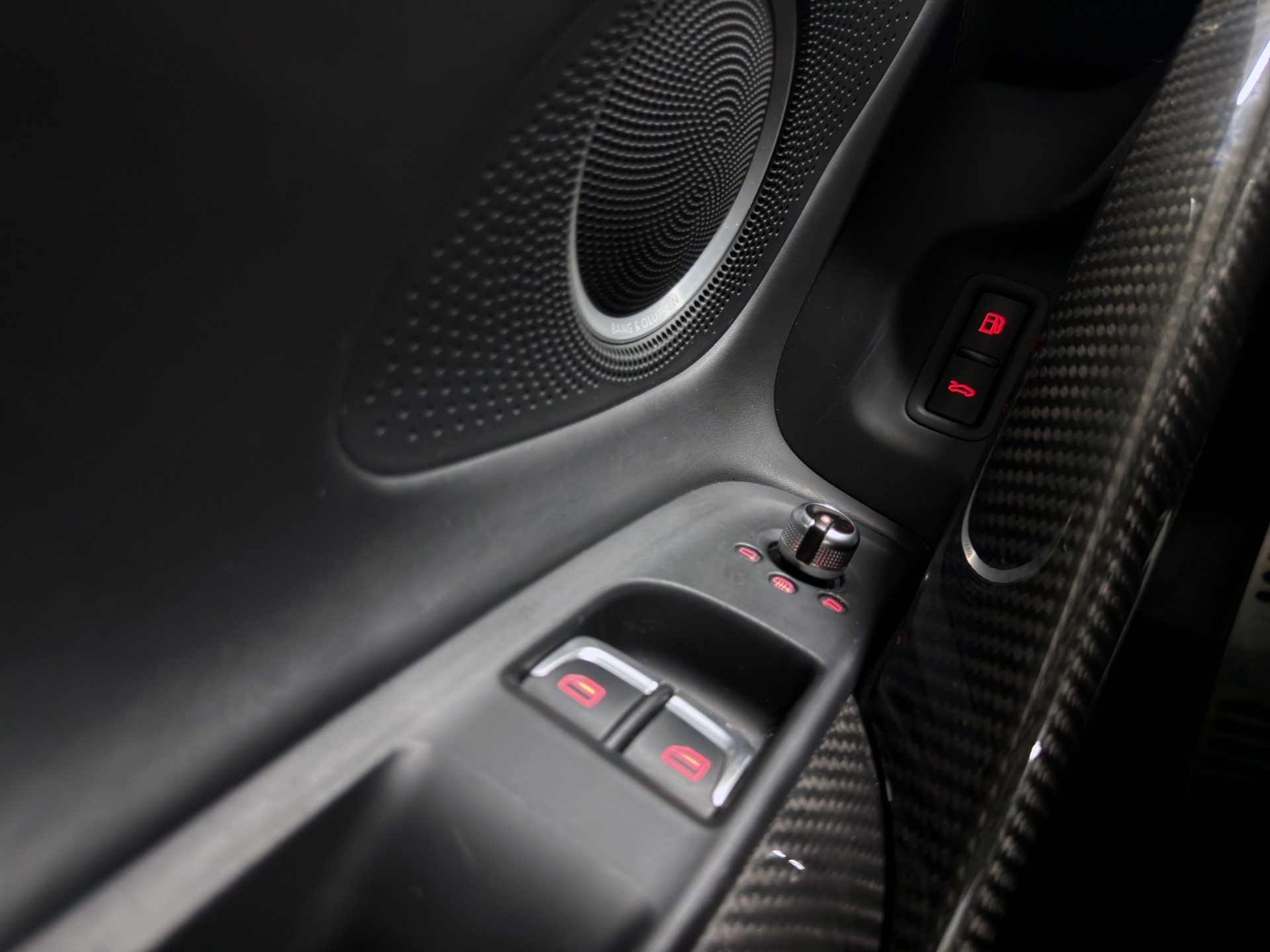 AUDI R8 Coupé 5.2 S-Tronic Capristo-image-24