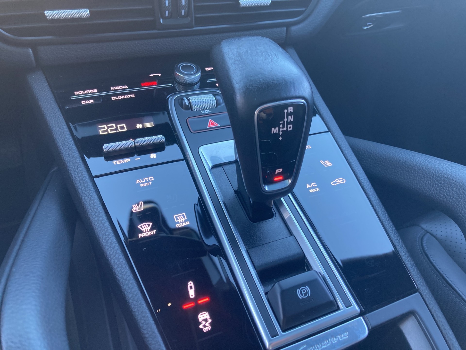 PORSCHE Cayenne Coupé Platinum Edition-image-14
