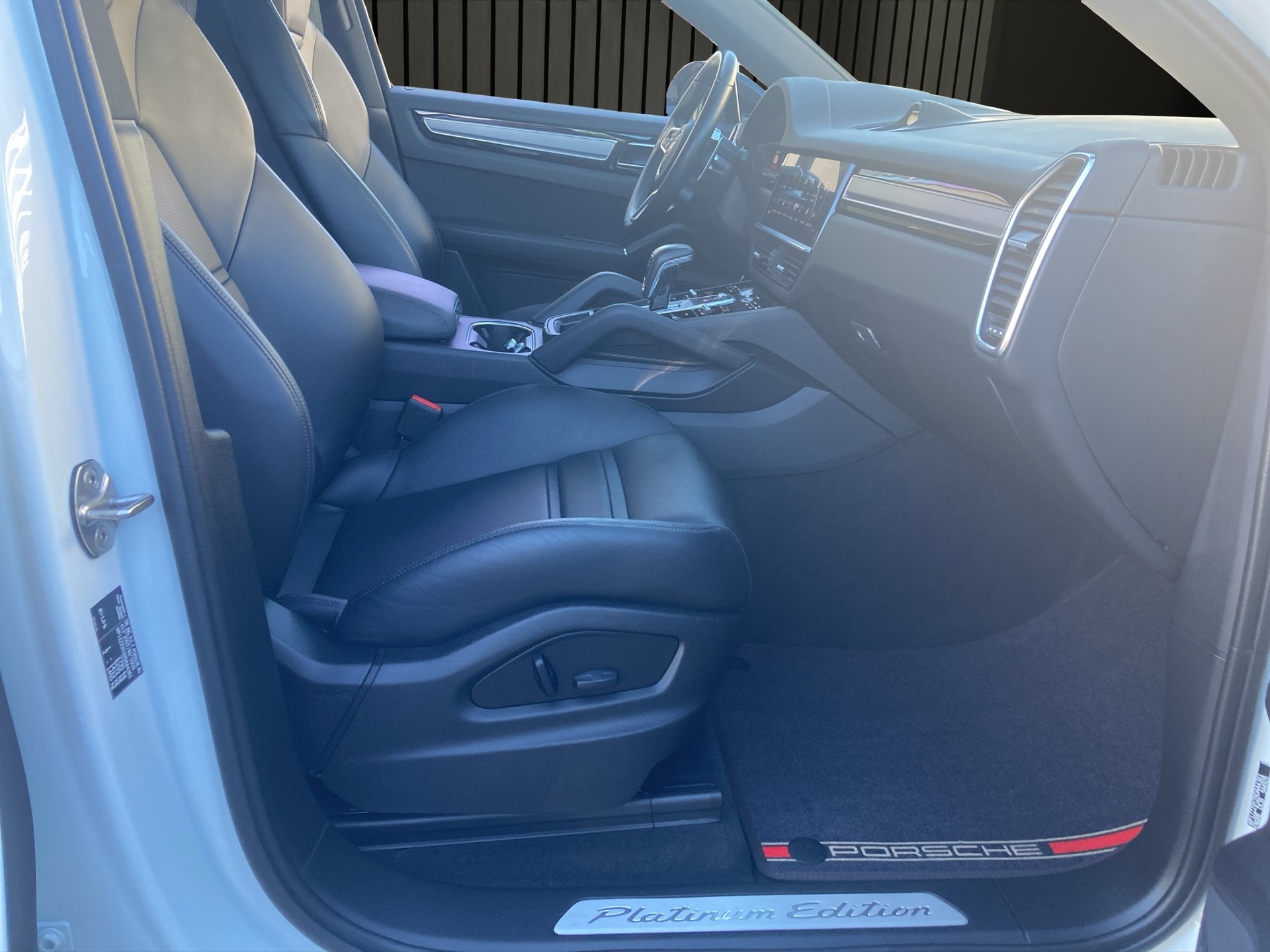 PORSCHE Cayenne Coupé Platinum Edition-image-15