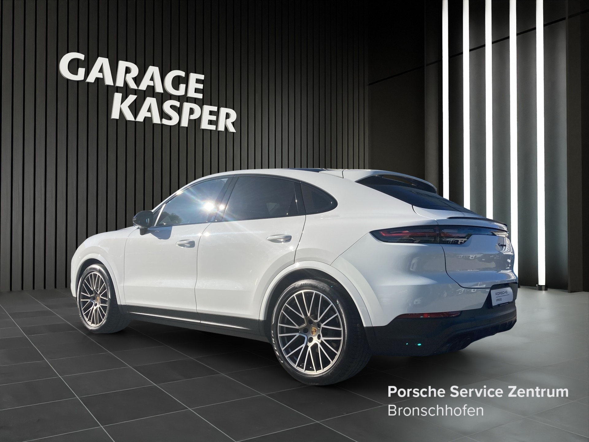 PORSCHE Cayenne Coupé Platinum Edition-showroom-element-2
